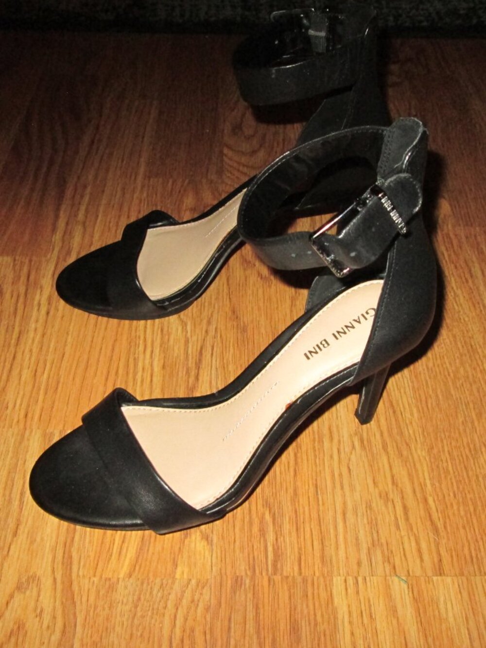 Gianni Bini Black Open Toe Slingback Buckle high heels sandals sz 8 M NEW